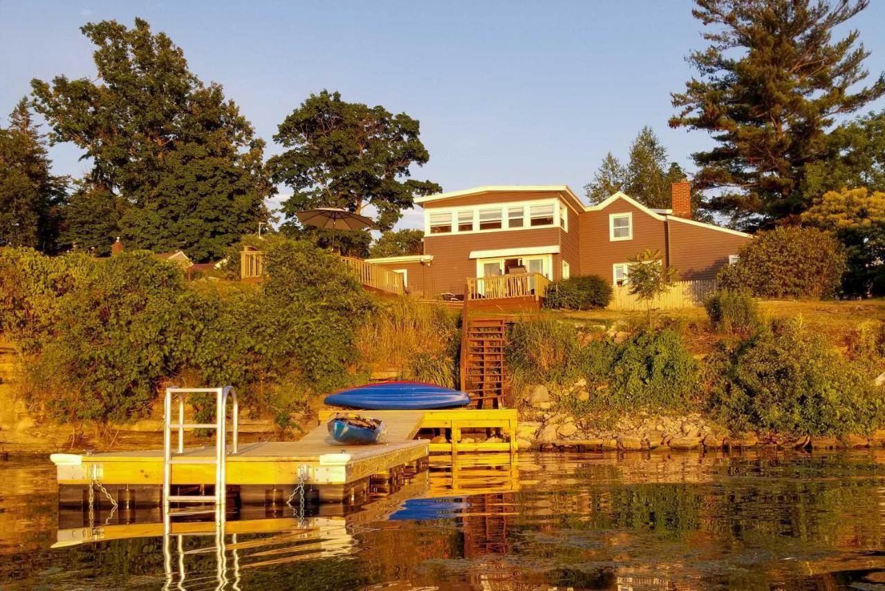 Family Cottage On Chaumont Bay, Walk To Downtown Экстерьер фото